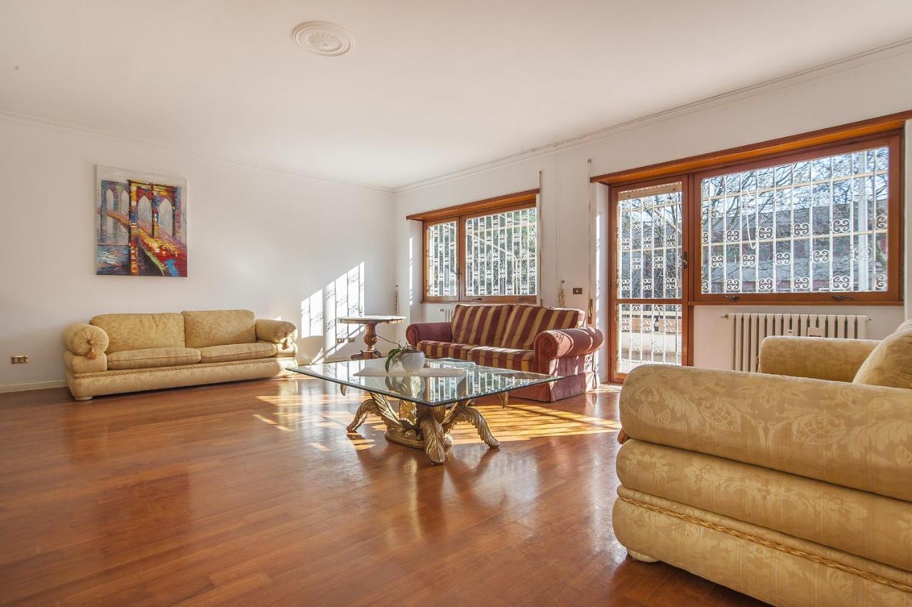 Eur Luminous And Large Family Terrace Apartment Rome Exterior photo